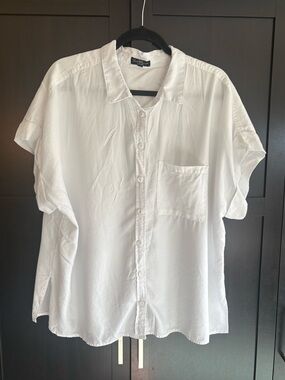 Velvet Heart Tencel Short Sleeve Button Down Top
